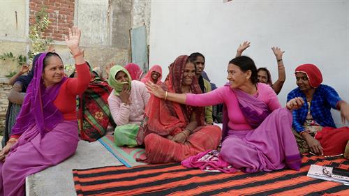 GIVEITASHOT_10_PubStills_Chittor_Rajasthan_Women(1)_thumb.jpg